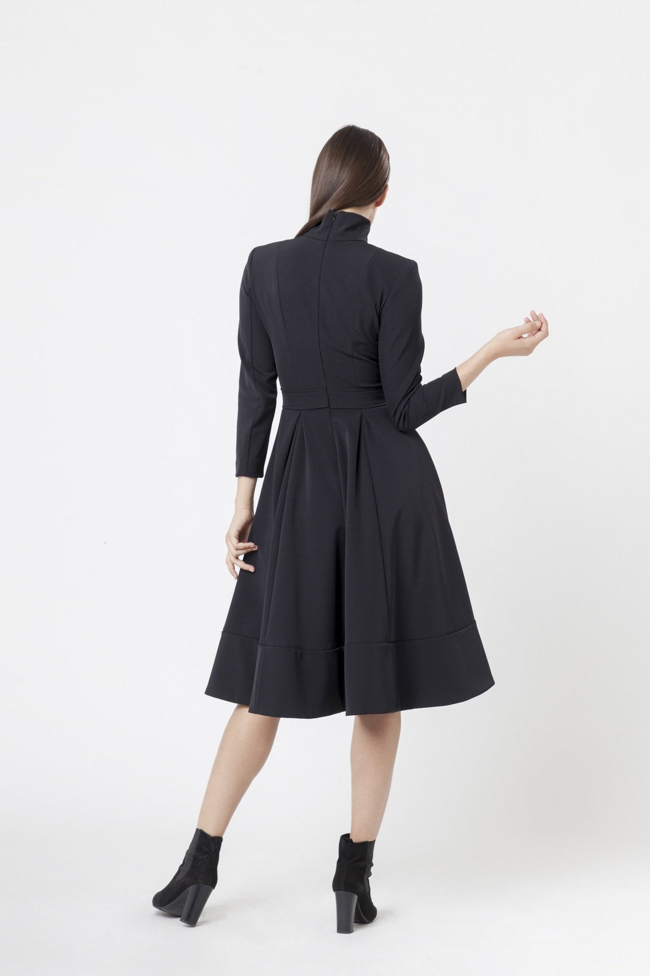 DRAMATIC BLACK DRESS - Image 3